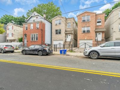 285 S 6Th St
