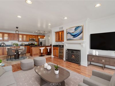 911 N Kings Rd APT 319