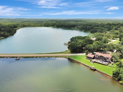 571 Lakeview Cir