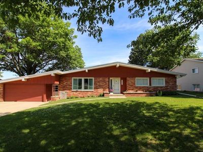 1205 E Ave