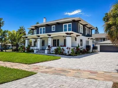 2041 BEACH DR SE