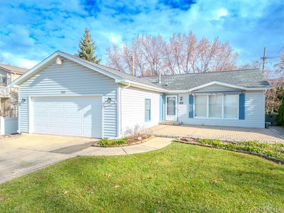 715 Lakeside Dr