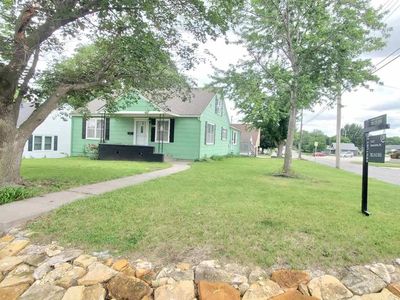 338 W 15th St
