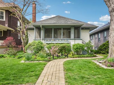Property at 821 N Grove Ave, Oak Park, IL