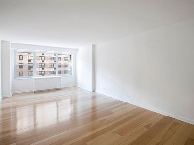 301 E 75th St APT 5C