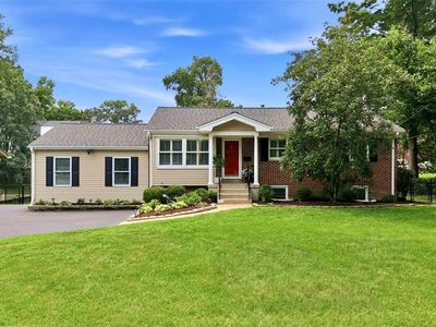 800 E Essex Ave