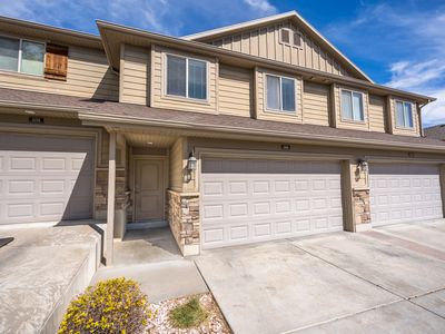 3164 N Peregrine Way