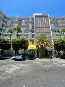 20400 W Country Club Dr APT 608