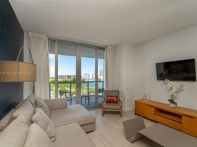 2602 E Hallandale Beach Blvd #R806
