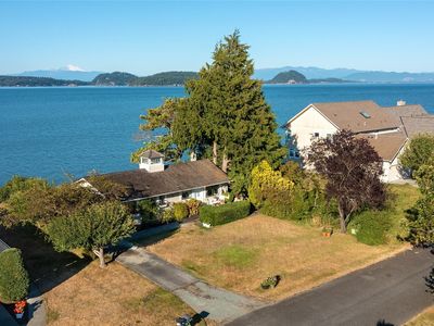 831 Shorecrest Drive