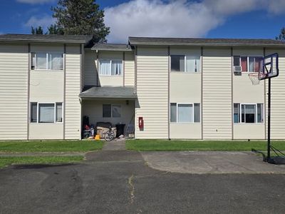 877 Landing St