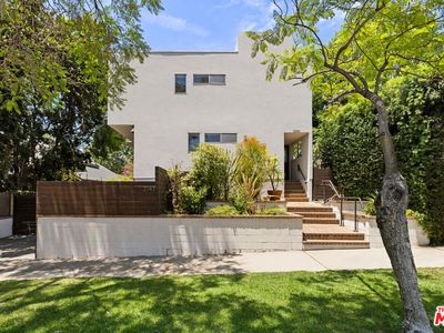 2147 N Beachwood Dr APT 5