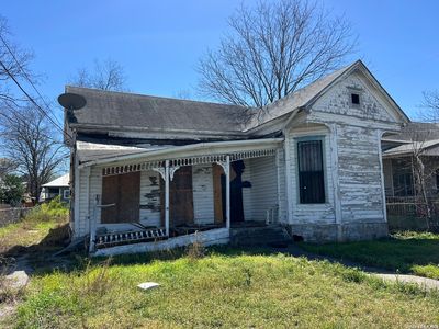 806 Burleson