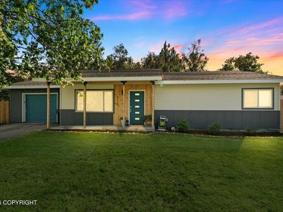 710 W Edinborough Dr