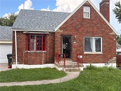 25 Redwood Ave