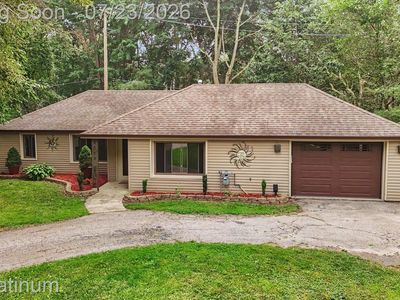 4885 Lakeshore Rd