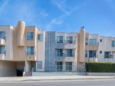 5601 W Olympic Blvd Unit 301