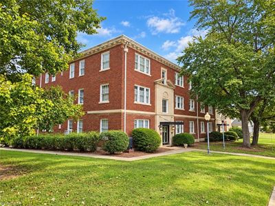 906 W Market St APT B1