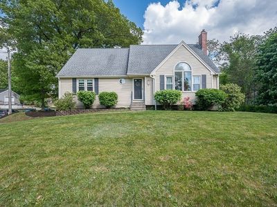 16 Herricks Ln