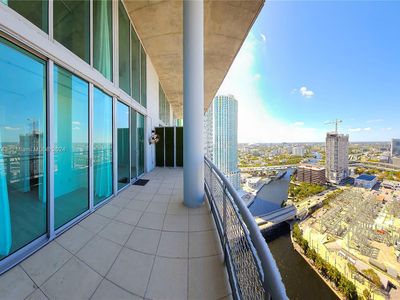 690 SW 1st Ct PENTHOUSE II09