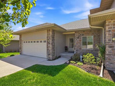 8 Holiday Ridge Ln