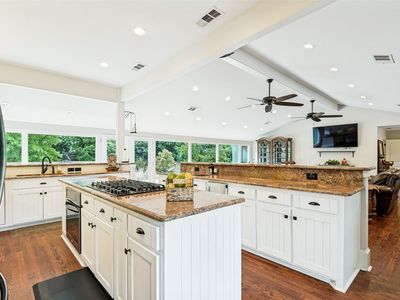 928 N Irving Heights Dr