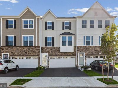 77 Pratt Ln