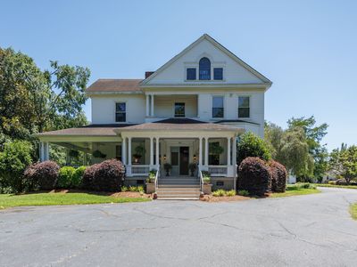 200 W Main St
