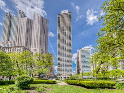 1000 N Lake Shore Plz APT 17B