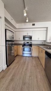 7930 N Nob Hill Rd APT 106