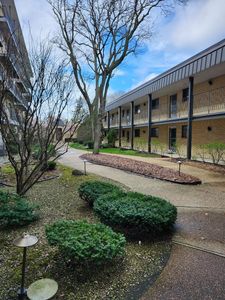 6221 N Niagara Ave APT 305