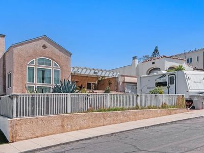 2881 Kalmia Pl