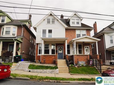 435 E North St