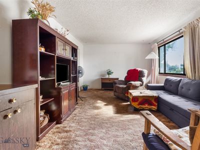 600 Dakota St