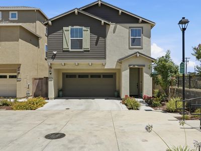 898 Lake Park Cir