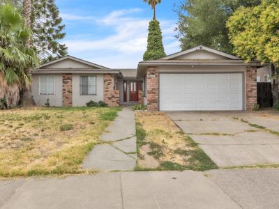 5890 Hollyhurst Way