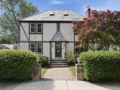 261-21 Pembroke Avenue