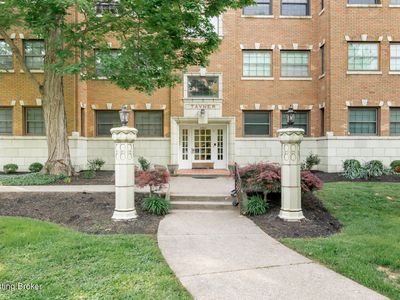 2082 Douglass Blvd APT 17