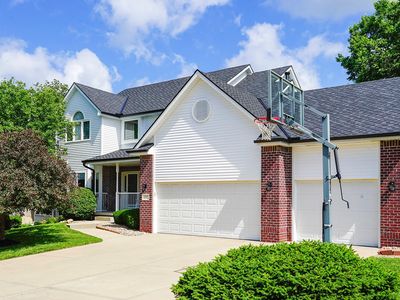 1608 Skyline Dr