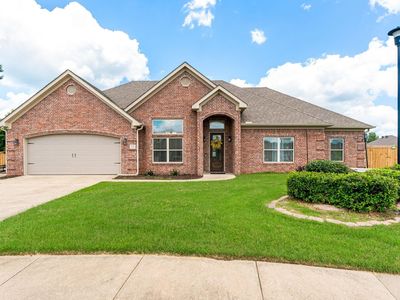 3211 Robbins Dr