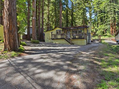 990 Creek Dr