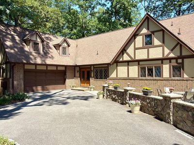 1228 Fenwick Garth