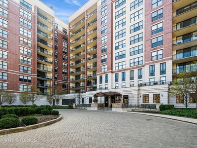 55 W Delaware Pl APT 720