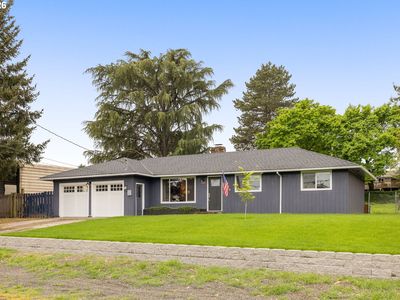 3240 Oakcrest Dr