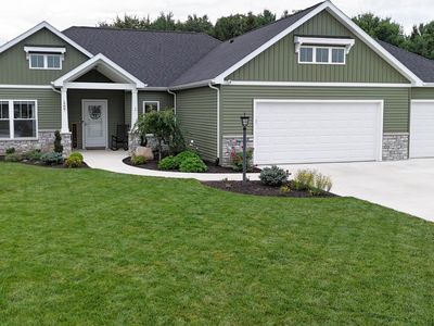 1207 E Dresdin Dr