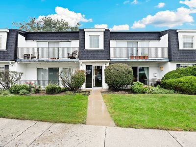 1133 Royal Street George Dr #102