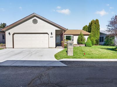 2273 NE Wintergreen Dr