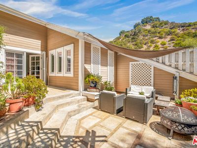 1647 N Beverly Glen Blvd