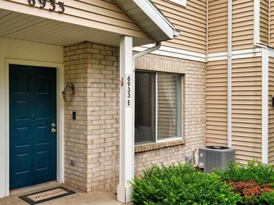 6933 Chester Dr APT E