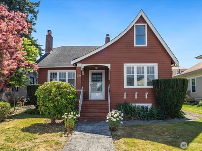 228 4th Avenue N